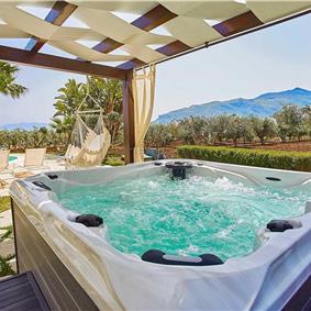 2 bedroom villa with pool and jacuzzi in Scopello, sleeps 6